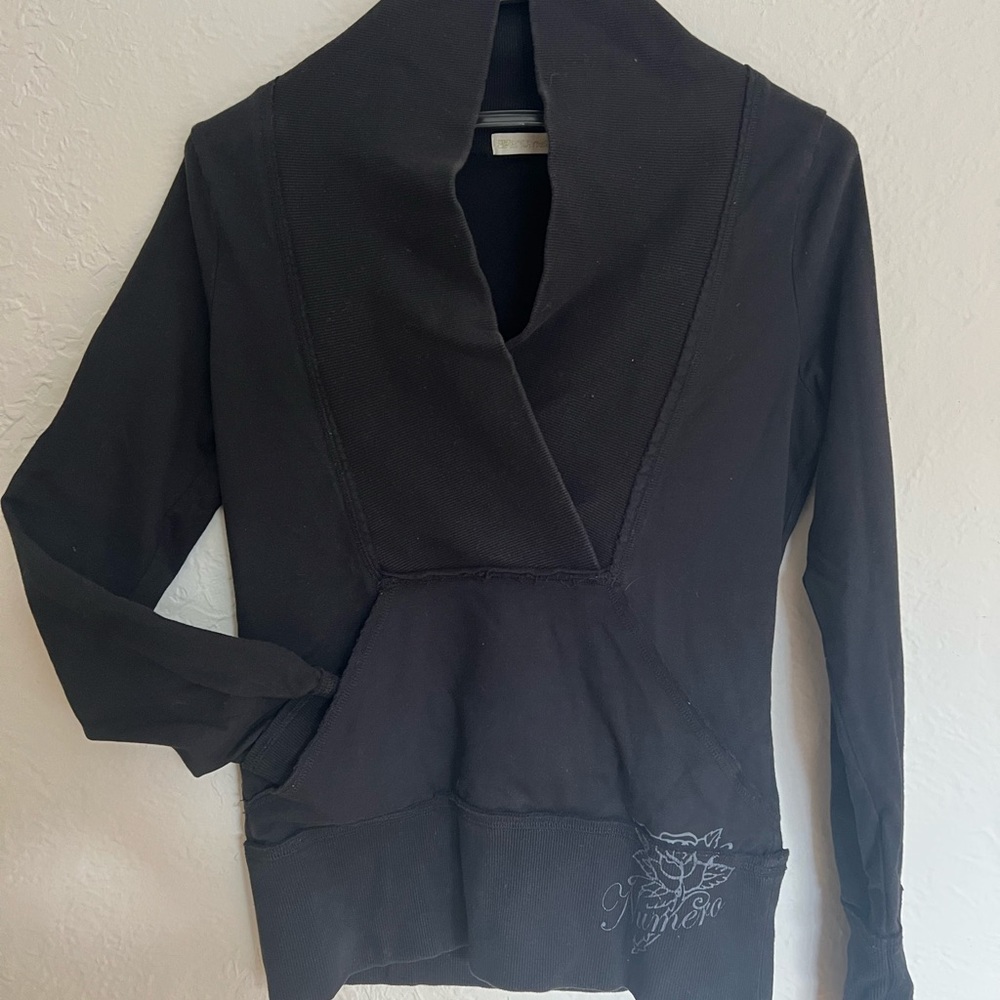 Black Numero Sweatahirt